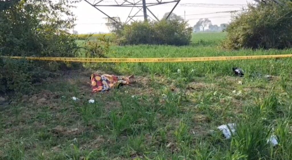 ​जालौन: हाईवे किनारे खेत में मिला महिला का अधजला शव, हाईटेंशन लाइन या हत्या? सनसनीखेज मामले की जांच में जुटी पुलिस news image