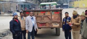 जालौन मंडी में राष्ट्रीय सड़क सुरक्षा माह के तहत जागरूकता अभियान से जुड़ी तस्वीर