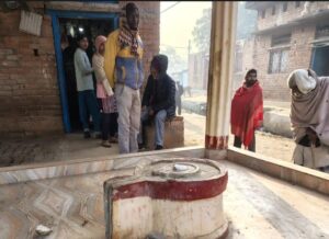 जालौन के ईंगुई गांव में मंदिर में अराजक तत्वो द्वारा तोड़ी गई मुर्ति