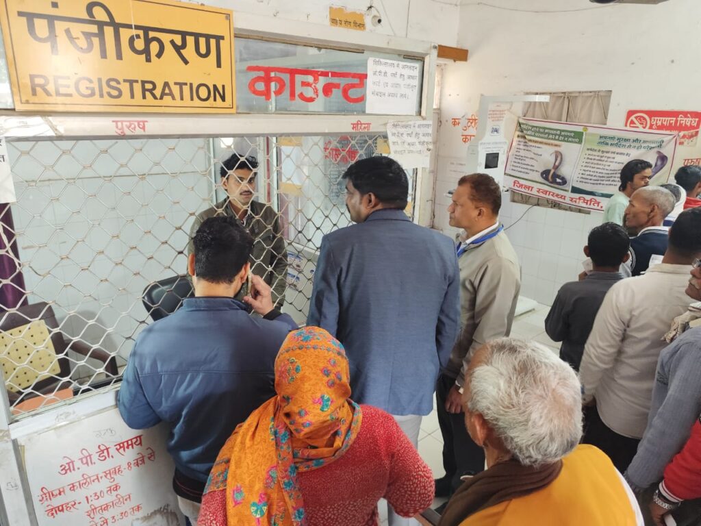 कोंच पुलिस की बड़ी कार्रवाई: नाबालिग किशोरी से दुष्कर्म और ब्लैकमेलिंग का आरोपी गिरफ्तार, बाल सुधार गृह भेजा गया news image पॉक्सो एक्ट के मामले में पीड़िता के चिकित्सकीय परीक्षण हेतु CHC Konch का परिसर।