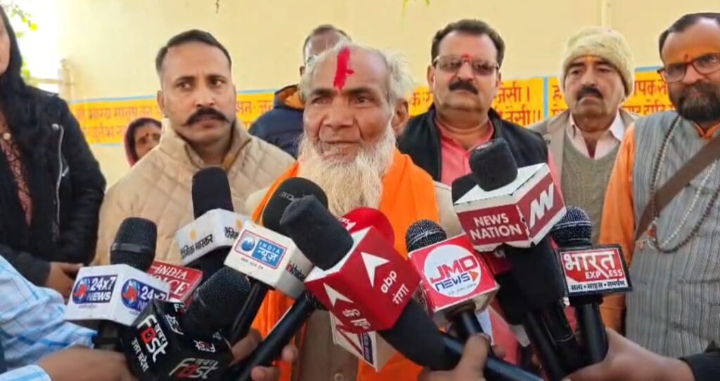 पीड़ित गोपी अहिरवार की पुलिस अधीक्षक कार्यालय में शिकायत