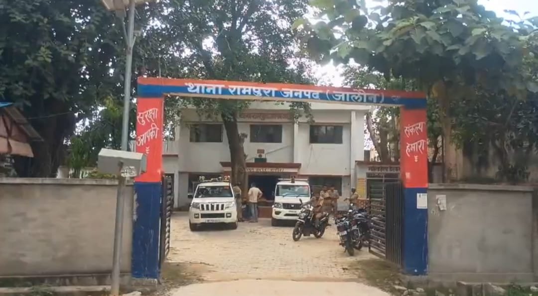 जालौन पुलिस की गिरफ्त में 13 वर्षीय मासूम से दरिंदगी करने वाला आरोपी पड़ोसी दुकानदार, जिसे रामपुरा थाना पुलिस ने सलाखों के पीछे भेजा