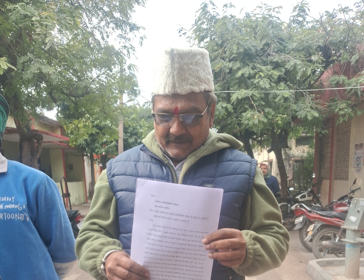 कोंच नगर में अलाव न जलने को लेकर दिया गया प्रार्थना पत्र, प्रशासनिक लापरवाही का आरोप