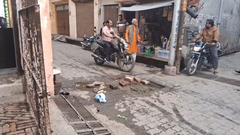 ​कोंच: नरकीय व्यवस्था के खिलाफ नागरिकों का फूटा गुस्सा, एसडीएम को सौंपा ज्ञापन; पालिका की फाइलों में कैद है समाधान news image