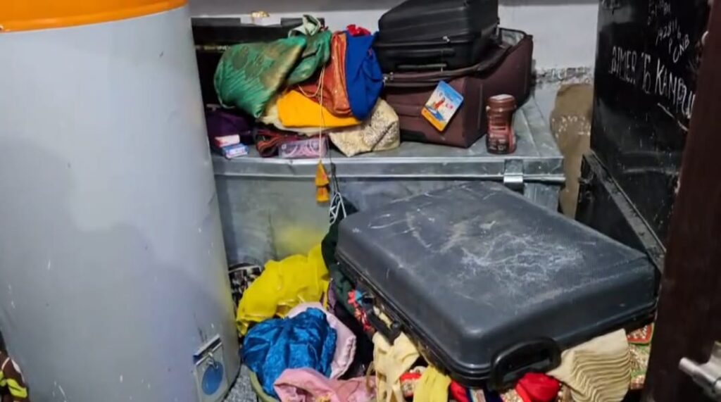 ​उरई में बदमाशों का तांडव: फौजी के घर में घुसकर परिवार को बनाया बंधक, 30 लाख के जेवरात और नकदी लेकर हुए फरार news image