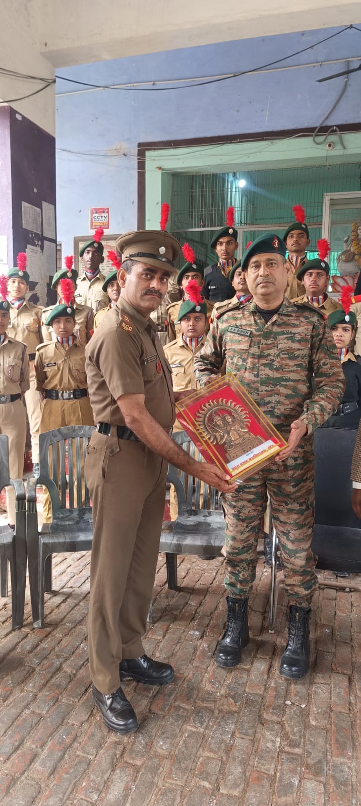कोंच: अनुशासन और राष्ट्रसेवा का संकल्प, 58 यूपी वाहिनी के कर्नल एसके सिंह ने किया मथुरा प्रसाद महाविद्यालय में एनसीसी का वार्षिक निरीक्षण