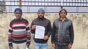 जालौन के कोंच कोतवाली में शिकायत दर्ज कराने पहुंचा घायल युवक और पुलिस कार्रवाई का सांकेतिक चित्र