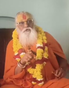 अयोध्या के जगन्नाथ धाम मंदिर के पीठाधीश्वर राघवदास महाराज कोंच में पंडित रमेश चंद्र पटेरिया के आवास पर पत्रकारों को संबोधित करते हुए