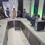 जालौन के जिलाधिकारी राजेश कुमार पाण्डेय विकास भवन सभागार में मतदाता सूची पुनरीक्षण प्रक्रिया के तहत ईआरओ और एईआरओ की सुनवाई का निरीक्षण करते हुए