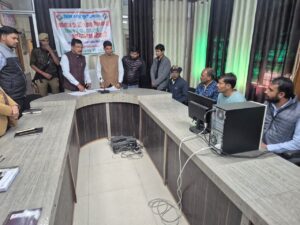 जालौन के जिलाधिकारी राजेश कुमार पाण्डेय विकास भवन सभागार में मतदाता सूची पुनरीक्षण प्रक्रिया के तहत ईआरओ और एईआरओ की सुनवाई का निरीक्षण करते हुए