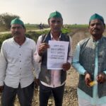 भारत-अमेरिका कृषि समझौते के विरुद्ध कोंच में आक्रोश: किसानों ने खेतों पर जलाईं समझौते की प्रतियां, बड़े आंदोलन की चेतावनी जालौन के कोंच में खेतों के बीच खड़े होकर भारत-अमेरिका कृषि समझौते की प्रतियां जलाकर विरोध प्रदर्शन करते भारतीय किसान यूनियन के सदस्य और स्थानीय किसान