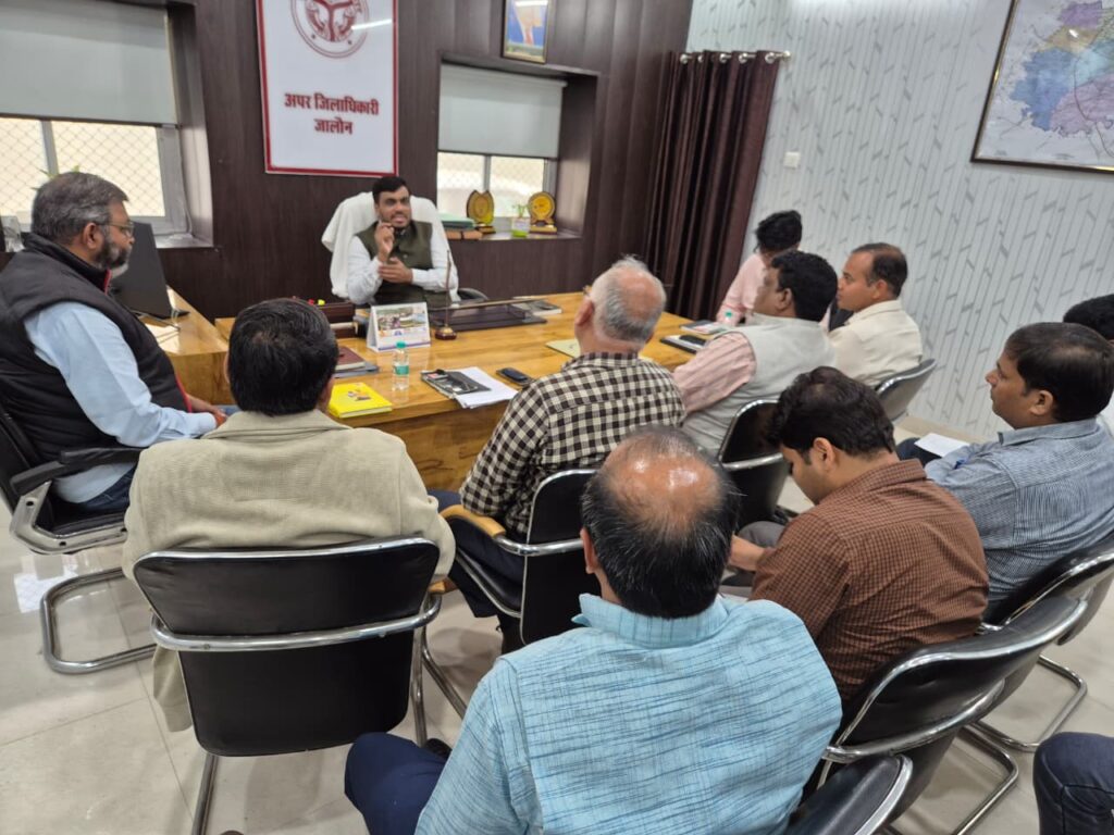 जालौन: मतदाता सूची पुनरीक्षण को लेकर प्रशासन सख्त, उप जिला निर्वाचन अधिकारी ने एईआरओ को दिए समयबद्ध निस्तारण के निर्देश news image उरई में उप जिला निर्वाचन अधिकारी मतदाता सूची पुनरीक्षण को लेकर एईआरओ (AERO) के साथ समीक्षा बैठक की अध्यक्षता करते हुए