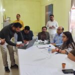 कोंच समाधान दिवस: शिकायतों के निस्तारण में तेजी लाने के निर्देश, 15वें वित्त आयोग की धनराशि के दुरुपयोग का उठा मामला प्रशासनिक मुस्तैदी के बीच 14 में से 5 शिकायतों का मौके पर निस्तारण कोंच तहसील कार्यालय में समाधान दिवस की अध्यक्षता करतीं एसडीएम ज्योति सिंह, साथ में तहसीलदार और सीओ फरियादियों की समस्याएं सुनते हुए