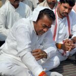 कोंच: माधोगढ़ विधानसभा में विकास की नई उड़ान; विधायक ने 22 करोड़ की सड़क और भव्य प्रवेश द्वार का किया भूमि पूजन माधोगढ़ विधायक मूलचंद्र निरंजन जालौन के ग्राम नावली में वैदिक मंत्रोच्चार के बीच नई सड़क और भव्य प्रवेश द्वार के निर्माण हेतु भूमि पूजन करते हुए