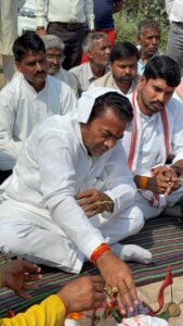 рдХреЛрдВрдЪ: рдорд╛рдзреЛрдЧрдврд╝ рд╡рд┐рдзрд╛рдирд╕рднрд╛ рдореЗрдВ рд╡рд┐рдХрд╛рд╕ рдХреА рдирдИ рдЙрдбрд╝рд╛рди; рд╡рд┐рдзрд╛рдпрдХ рдиреЗ 22 рдХрд░реЛрдбрд╝ рдХреА рд╕рдбрд╝рдХ рдФрд░ рднрд╡реНрдп рдкреНрд░рд╡реЗрд╢ рджреНрд╡рд╛рд░ рдХрд╛ рдХрд┐рдпрд╛ рднреВрдорд┐ рдкреВрдЬрди news image рдорд╛рдзреЛрдЧрдврд╝ рд╡рд┐рдзрд╛рдпрдХ рдореВрд▓рдЪрдВрджреНрд░ рдирд┐рд░рдВрдЬрди рдЬрд╛рд▓реМрди рдХреЗ рдЧреНрд░рд╛рдо рдирд╛рд╡рд▓реА рдореЗрдВ рд╡реИрджрд┐рдХ рдордВрддреНрд░реЛрдЪреНрдЪрд╛рд░ рдХреЗ рдмреАрдЪ рдирдИ рд╕рдбрд╝рдХ рдФрд░ рднрд╡реНрдп рдкреНрд░рд╡реЗрд╢ рджреНрд╡рд╛рд░ рдХреЗ рдирд┐рд░реНрдорд╛рдг рд╣реЗрддреБ рднреВрдорд┐ рдкреВрдЬрди рдХрд░рддреЗ рд╣реБрдП