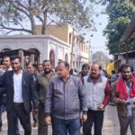 खैरी में विकास के नाम पर विनाश! स्वीकृत नक्शा बदल कर दूसरी जगह बना रहे नाला, आक्रोशित ग्रामीणों ने रोका काम कोंच के ग्राम खैरी में ग्रामीणों द्वारा गलत नाला निर्माण का विरोध करते हुए उपजिलाधिकारी को दिया शिकायती पत्र