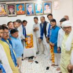 शिक्षा ही स्वाभिमान का आधार: बसपा कार्यालय में सावित्रीबाई फुले को दी गई भावभीनी श्रद्धांजलि उरई स्थित बहुजन समाज पार्टी के जिला कार्यालय में सावित्रीबाई फुले के चित्र पर पुष्प अर्पित करते पार्टी पदाधिकारी और कार्यकर्ता।