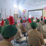 मथुरा प्रसाद महाविद्यालय में गूंजा 'जल ही जीवन है' का संकल्प; एनसीसी इकाई ने संगोष्ठी के जरिए किया जागरूक मथुरा प्रसाद महाविद्यालय कोंच में एनसीसी कैडेट्स और प्रोफेसरों द्वारा जल संरक्षण संगोष्ठी के दौरान शपथ लेते हुए और मां सरस्वती के चित्र पर माल्यार्पण करते हुए सामूहिक छायाचित्र