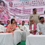 जालौन में कठेरिया समाज के सामूहिक विवाह में उमड़ा जनसैलाब: डिंपल यादव ने 17 जोड़ों को दिया आशीर्वाद, 2027 के लिए फूंका चुनावी बिगुल जालौन में कठेरिया समाज के सामूहिक विवाह सम्मेलन में नवविवाहित जोड़ों को आशीर्वाद देतीं सांसद डिंपल यादव, साथ में नरेश उत्तम पटेल और अन्य सपा नेता