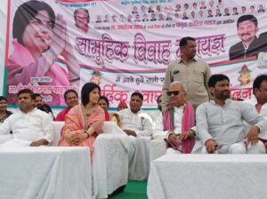 рдЬрд╛рд▓реМрди рдореЗрдВ рдХрдареЗрд░рд┐рдпрд╛ рд╕рдорд╛рдЬ рдХреЗ рд╕рд╛рдореВрд╣рд┐рдХ рд╡рд┐рд╡рд╛рд╣ рдореЗрдВ рдЙрдордбрд╝рд╛ рдЬрдирд╕реИрд▓рд╛рдм: рдбрд┐рдВрдкрд▓ рдпрд╛рджрд╡ рдиреЗ 17 рдЬреЛрдбрд╝реЛрдВ рдХреЛ рджрд┐рдпрд╛ рдЖрд╢реАрд░реНрд╡рд╛рдж, 2027 рдХреЗ рд▓рд┐рдП рдлреВрдВрдХрд╛ рдЪреБрдирд╛рд╡реА рдмрд┐рдЧреБрд▓ news image рдЬрд╛рд▓реМрди рдореЗрдВ рдХрдареЗрд░рд┐рдпрд╛ рд╕рдорд╛рдЬ рдХреЗ рд╕рд╛рдореВрд╣рд┐рдХ рд╡рд┐рд╡рд╛рд╣ рд╕рдореНрдореЗрд▓рди рдореЗрдВ рдирд╡рд╡рд┐рд╡рд╛рд╣рд┐рдд рдЬреЛрдбрд╝реЛрдВ рдХреЛ рдЖрд╢реАрд░реНрд╡рд╛рдж рджреЗрддреАрдВ рд╕рд╛рдВрд╕рдж рдбрд┐рдВрдкрд▓ рдпрд╛рджрд╡, рд╕рд╛рде рдореЗрдВ рдирд░реЗрд╢ рдЙрддреНрддрдо рдкрдЯреЗрд▓ рдФрд░ рдЕрдиреНрдп рд╕рдкрд╛ рдиреЗрддрд╛