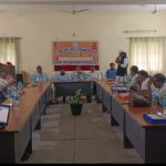 जालौन: माइक्रोइरीगेशन गोष्ठी में गूँजा जल संरक्षण का मंत्र, आधुनिक तकनीक से खेती को लाभप्रद बनाने पर विशेषज्ञों ने दिया जोर जालौन के कृषि विज्ञान केन्द्र रूरामल्लू में आयोजित एक दिवसीय माइक्रोइरीगेशन गोष्ठी में किसानों को संबोधित करते कृषि वैज्ञानिक और उपस्थित प्रगतिशील कृषक