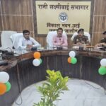 जालौन: रामनवमी और ईद-उल-फितर को लेकर प्रशासन हाई अलर्ट पर, डीएम-एसपी ने परखीं तैयारियां जालौन के विकास भवन में रामनवमी और ईद-उल-फितर की तैयारियों को लेकर बैठक करते जिलाधिकारी राजेश कुमार पाण्डेय और पुलिस अधीक्षक डॉ. दुर्गेश कुमार