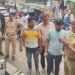 कोंच के सागर चौकी चौराहे पर मिठाई की दुकान में हुए गैस सिलेंडर धमाके के बाद बिखरा हुआ सामान और क्षतिग्रस्त दीवार का दृश्य