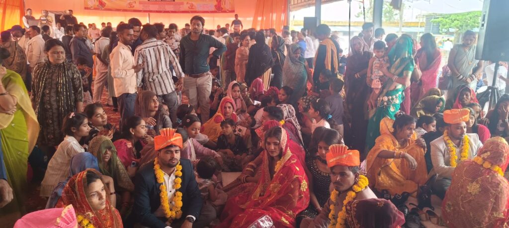 भव्य आयोजन: जालौन में 116 जोड़ों ने थामा एक-दूसरे का हाथ, मुख्यमंत्री सामूहिक विवाह योजना के तहत संपन्न हुए विवाह news image भव्य आयोजन: जालौन में 116 जोड़ों ने थामा एक-दूसरे का हाथ, मुख्यमंत्री सामूहिक विवाह योजना के तहत संपन्न हुए विवाह news image