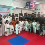 उरई के जिला स्टेडियम में आयोजित जूडो प्रतियोगिता के दौरान विजयी खिलाड़ियों को मेडल पहनाकर सम्मानित करते जिलाधिकारी राजेश पांडेय और उपस्थित खेल अधिकारी