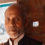 जालौन के चुर्खी थाना क्षेत्र में सड़क हादसे के बाद घटनास्थल पर जुटी ग्रामीणों की भीड़ और पुलिस द्वारा जांच की कार्रवाई का दृश्य