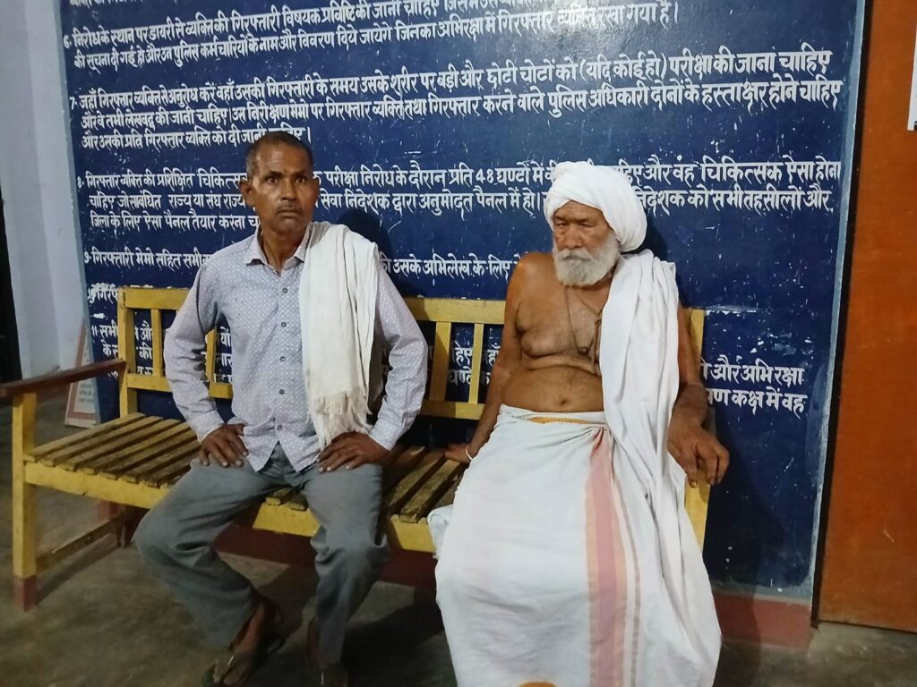 जालौन: रक्तदंतिका मंदिर परिसर में गौमाता पर बर्बरता, फलाहारी बाबा सहित दो गिरफ्तार news image