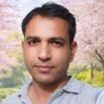 माधौगढ़ में सार्वजनिक पुस्तकालय की मांग को लेकर चर्चा करते स्थानीय युवा और विनीत सिंह राजावत