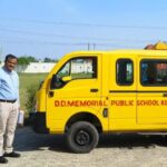 जालौन में आरटीओ विभाग द्वारा स्कूली बसों की फिटनेस और सुरक्षा मानकों की सघन जांच करते अधिकारी