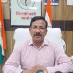 जालौन: स्कूली बच्चों की सुरक्षा पर प्रशासन सख्त, जिलाधिकारी ने अवैध वाहनों के संचालन पर लगाई रोक जालौन जिलाधिकारी राजेश कुमार पाण्डेय अधिकारियों के साथ बैठक करते हुए और स्कूली वाहनों की सुरक्षा के लिए कड़े निर्देश जारी करते हुए