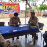 कोंच कोतवाली में थाना समाधान दिवस की अध्यक्षता करते सीओ परमेश्वर प्रसाद और उपस्थित पुलिस व राजस्व अधिकारी