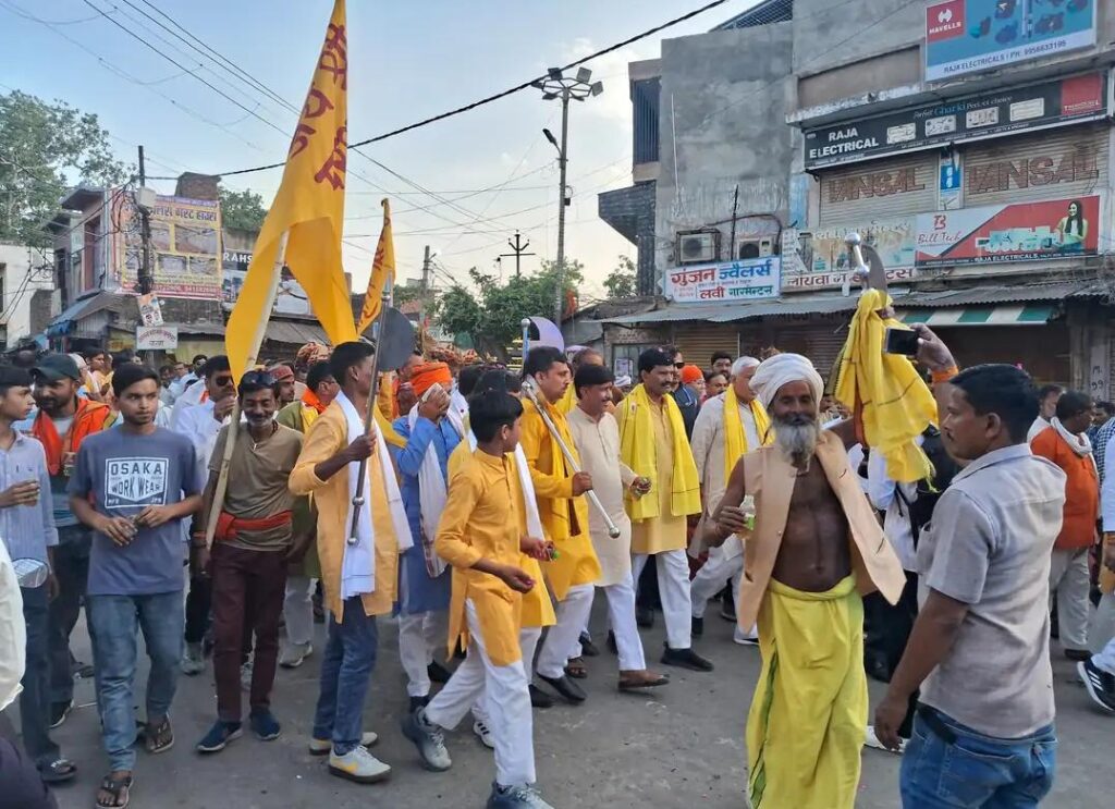 जालौन के कालपी में भगवान परशुराम जयंती के अवसर पर निकाली गई भव्य शोभायात्रा में उमड़ा जनसैलाब और सजी हुई मनमोहक झांकियां
