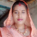 मेडिकल कॉलेज उरई के बाहर खड़ी भीड़ और पुलिस टीम, दहेज उत्पीड़न मामले में मृत विवाहिता के परिजनों का शोकाकुल दृश्य