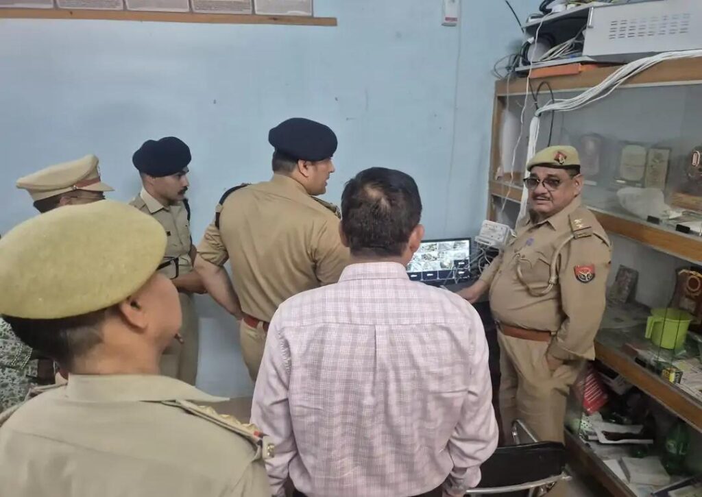 जालौन: होमगार्ड भर्ती-2025 परीक्षा का दूसरा दिन सफलतापूर्वक संपन्न, सुरक्षा और पारदर्शिता के साथ 5135 अभ्यर्थियों ने दी परीक्षा news image जालौन: होमगार्ड भर्ती-2025 परीक्षा का दूसरा दिन सफलतापूर्वक संपन्न, सुरक्षा और पारदर्शिता के साथ 5135 अभ्यर्थियों ने दी परीक्षा news image
