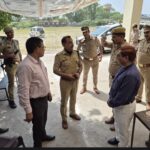 जालौन: होमगार्ड भर्ती-2025 परीक्षा का दूसरा दिन सफलतापूर्वक संपन्न, सुरक्षा और पारदर्शिता के साथ 5135 अभ्यर्थियों ने दी परीक्षा जालौन में होमगार्ड भर्ती परीक्षा के दौरान आईजी आकाश कुलहरी और जिलाधिकारी राजेश कुमार पाण्डेय परीक्षा केंद्र का निरीक्षण करते हुए और सुरक्षा व्यवस्था का जायजा लेते हुए
