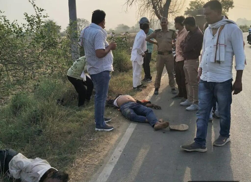जालौन: मौत बनकर दौड़ी रफ्तार, अज्ञात वाहन ने बाइक सवार मजदूरों को रौंदा; एक की मौत, दूसरा गंभीर news image जालौन के उमरी-कुठौंद मार्ग पर क्षतिग्रस्त बाइक और घटनास्थल पर जांच करती पुलिस और एकत्रित ग्रामीणों की भीड़