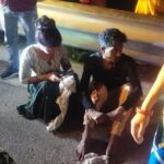 जालौन में बुंदेलखंड एक्सप्रेस-वे पर क्षतिग्रस्त डबल डेकर बस और बालू से भरा ओवरलोड ट्रक, मौके पर मौजूद पुलिस और राहत बचाव दल।