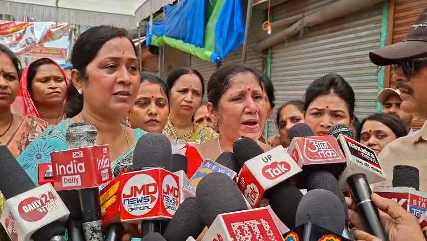 डॉक्टरों की दबंगई पर फूटा गुस्सा, जालौन में व्यापारियों ने किया चक्का जाम news image डॉक्टरों की दबंगई पर फूटा गुस्सा, जालौन में व्यापारियों ने किया चक्का जाम news image