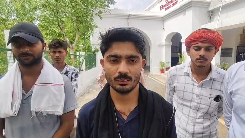 जालौन की ग्राम पंचायत में भ्रष्टाचार के आरोपों से हड़कंप, ग्रामीणों ने डीएम से लगाई गुहार, उच्च स्तरीय जांच की मांग news image जालौन की ग्राम पंचायत में भ्रष्टाचार के आरोपों से हड़कंप, ग्रामीणों ने डीएम से लगाई गुहार, उच्च स्तरीय जांच की मांग news image