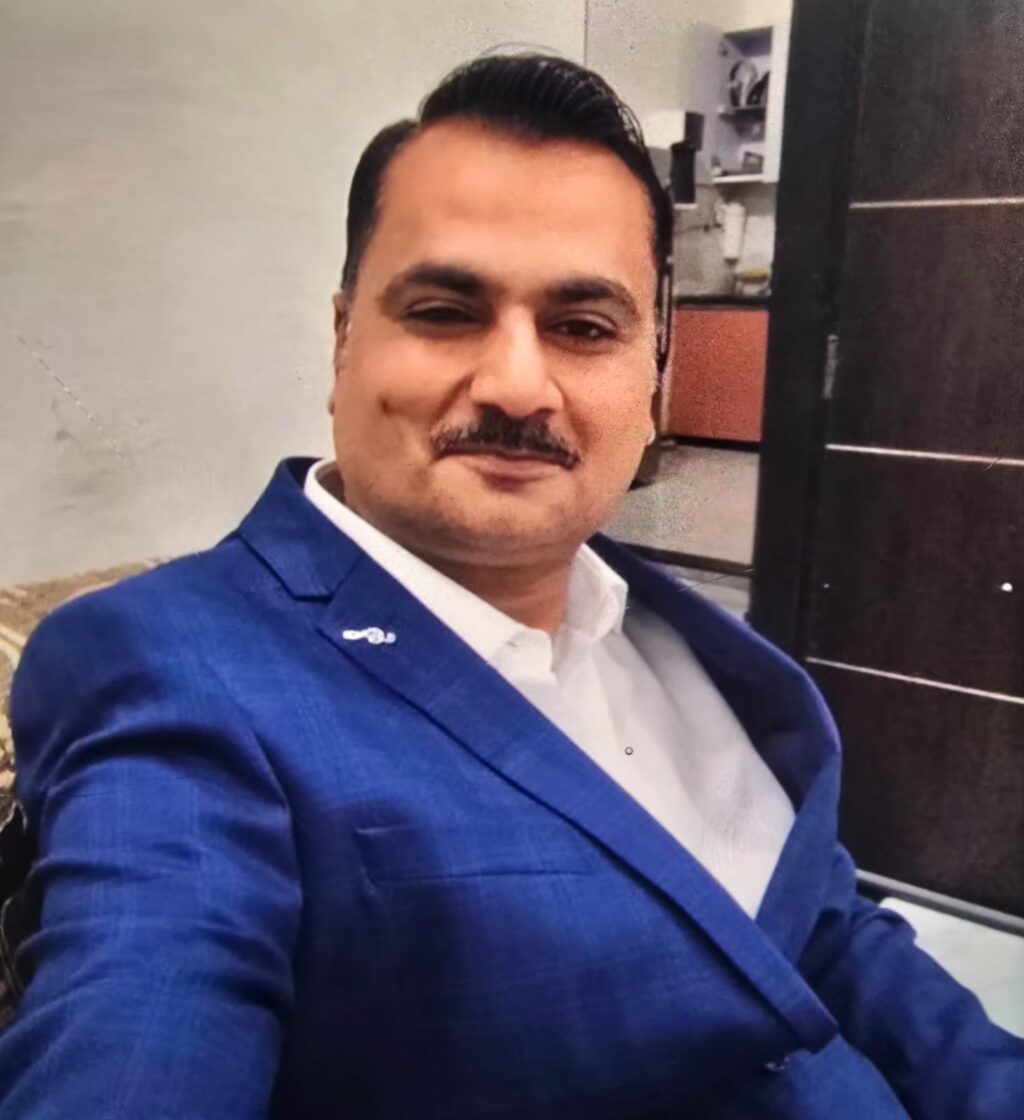 प्रशासनिक चाबुक: जालौन में कार्यों में लापरवाही पर सचिव पवन तिवारी सस्पेंड, सीडीओ की कड़ी कार्रवाई से मचा हड़कंप news image जालौन विकास भवन का बाहरी दृश्य जहाँ मुख्य विकास अधिकारी के आदेश पर सचिव के निलंबन की कार्रवाई की गई