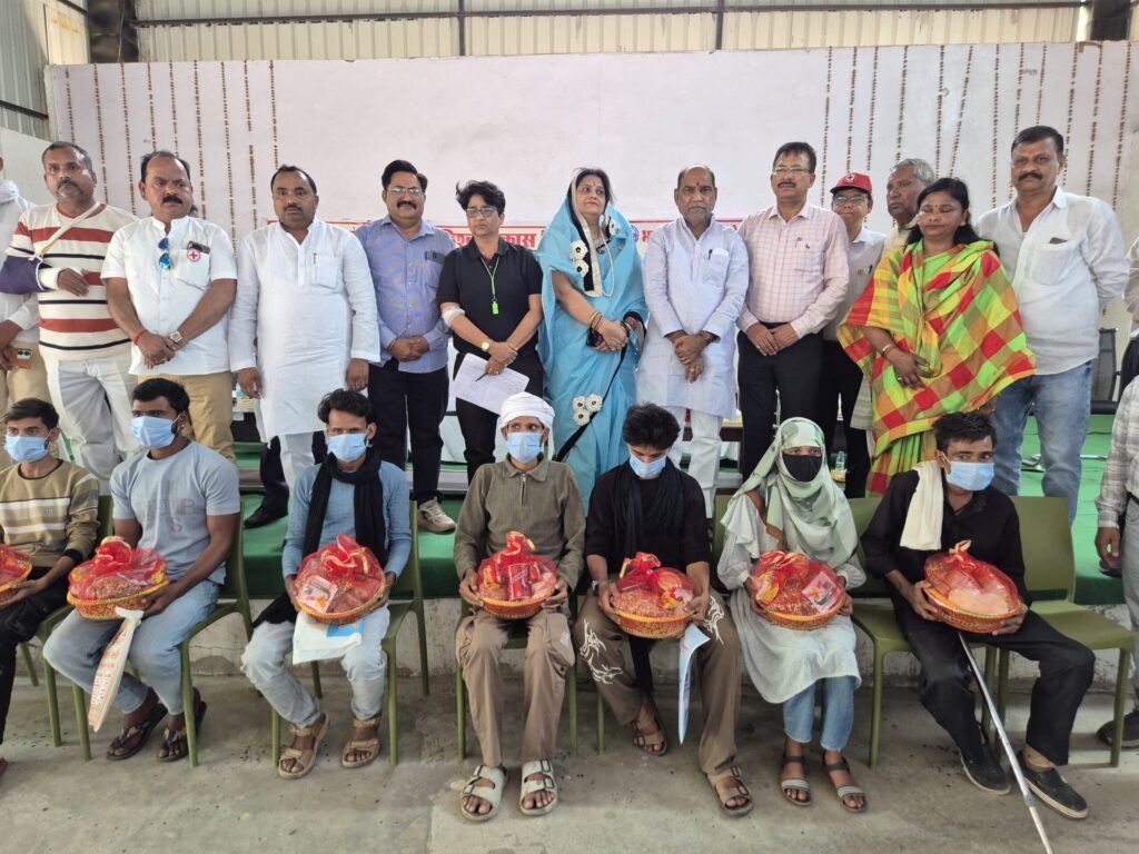 मानवता की सेवा ही सर्वोपरि: उरई में उत्साह के साथ मनाया गया विश्व रेडक्रॉस दिवस, जल्द बनेगा अपना भव्य भवन news image मानवता की सेवा ही सर्वोपरि: उरई में उत्साह के साथ मनाया गया विश्व रेडक्रॉस दिवस, जल्द बनेगा अपना भव्य भवन news image