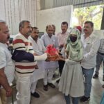 मानवता की सेवा ही सर्वोपरि: उरई में उत्साह के साथ मनाया गया विश्व रेडक्रॉस दिवस, जल्द बनेगा अपना भव्य भवन उरई पुलिस लाइन में विश्व रेडक्रॉस दिवस पर आयोजित कार्यक्रम में जिला पंचायत अध्यक्ष, विधायक और जिलाधिकारी द्वारा हेनरी ड्यूनांट के चित्र पर माल्यार्पण और रक्तदान शिविर का दृश्य
