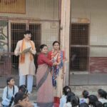 शौर्य और स्वाभिमान के प्रतीक महाराणा प्रताप की जयंती पर गूंजा कोंच, विद्यालय में शिक्षकों का सम्मान और 'माँ' को समर्पित रहा कार्यक्रम कोंच के सरस्वती बालिका विद्या मंदिर में महाराणा प्रताप की जयंती पर पुष्प अर्पित करती प्रधानाचार्या अर्चना वर्मा, शिक्षकगण और राष्ट्रभक्ति के रंग में रंगे स्कूली छात्र-छात्राएं