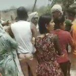जालौन के माधौगढ़ स्थित हरौली गांव में दो पक्षों के बीच हुई हिंसक झड़प के बाद घायल और मौके पर जुटी पुलिस की प्रतीकात्मक फोटो