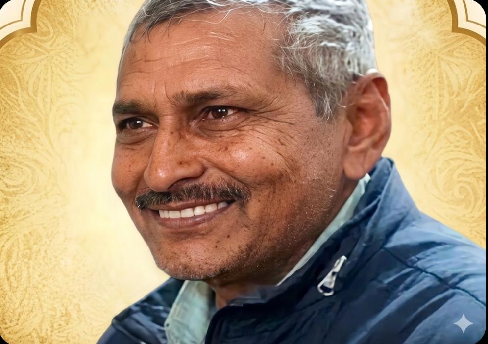 जालौन के आटा-इटौरा मार्ग पर दुर्घटनाग्रस्त बाइक और मौके पर जुटी भीड़ की सांकेतिक तस्वीर, जिसमें पुलिस जांच करती नजर आ रही है