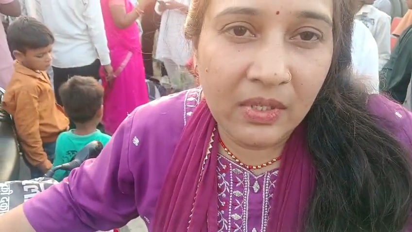 जालौन में भीषण सड़क हादसा: अनियंत्रित होकर खंती में पलटी निजी बस, एक महिला की मौत, 19 यात्री घायल; 7 की हालत नाजुक news image